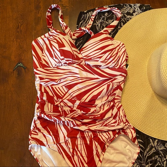 Dreamsuit Other - Miracle ‘Dreamsuit’ Red/White Tropical 🌴 NWT